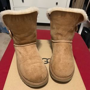 Very rarely used Uggs!! Great condition!!